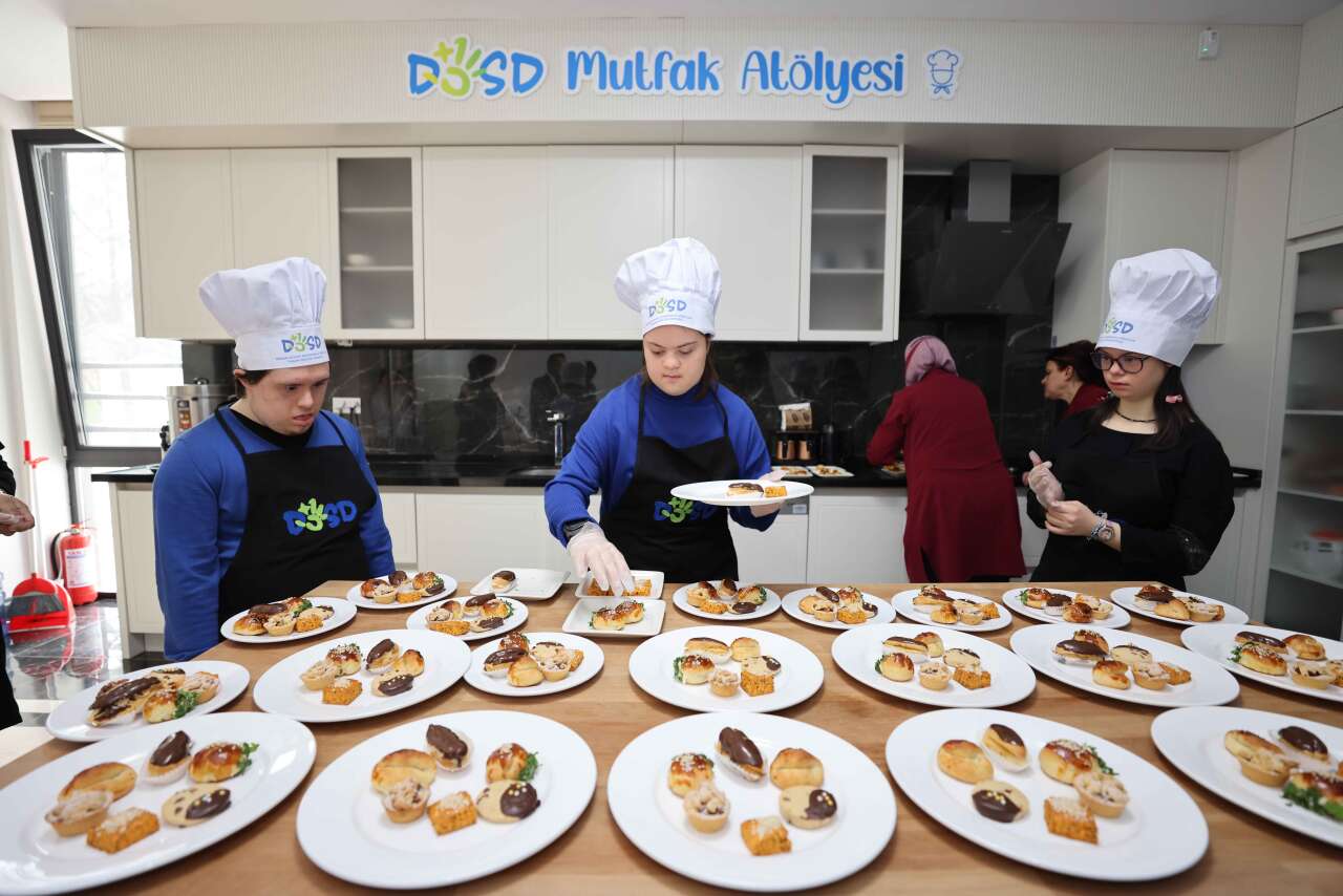 İş kapıları açan DOSD Meram ilk mezunlarını verdi 2